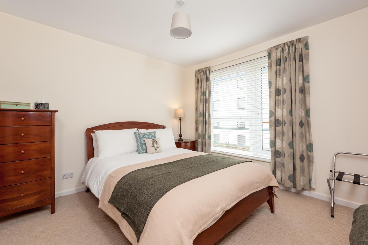 The Holyrood Road Residence Единбург Номер фото